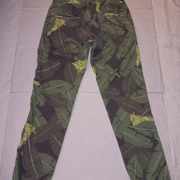 RHYTHM MEN'S FLORAL PRINT KHAKI STYLE JOGGER PANTS - Picture 7 of 10